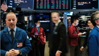 World markets tumble amid US-China trade tensions